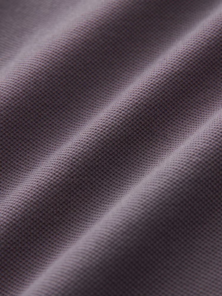 Violette Traube - Reguläre Passform - Kurzärmliges Piqué-Poloshirt - Bild 7 von 7 Violette Traube - Reguläre Passform - Kurzärmliges Piqué-Poloshirt - Bild 7 von 7