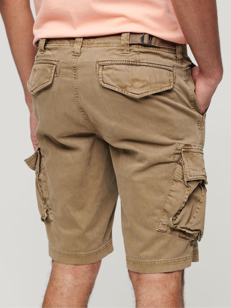 Marrón - Superdry Core Cargo Relaxed Fit Shorts - Imagen 2 de 9