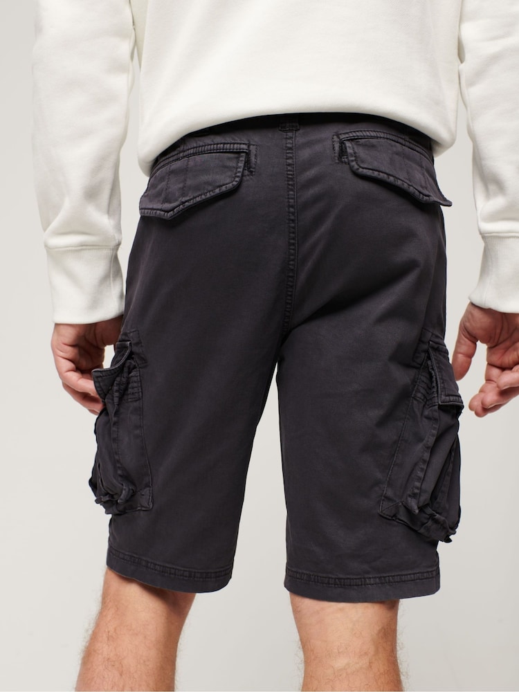 Negro - Superdry Core Cargo Relaxed Fit Shorts - Imagen 2 de 7