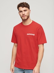 Rot - Superdry Lockeres T-Shirt aus 100% Baumwolle mit Tattoo-Grafik - Bild 1 von 6