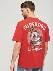 Rot - Superdry Lockeres T-Shirt aus 100% Baumwolle mit Tattoo-Grafik - Bild 2 von 6