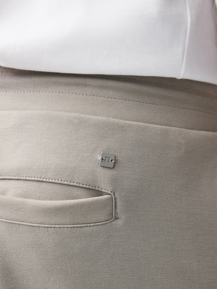 Grau - Gerade Passform - Jersey-Shorts mit Reißverschlusstaschen - Image 5 of 9