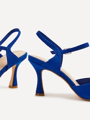 Azul - Zapatos de tacón de corte ancho con parte trasera abierta y tira en el tobillo de Linzi - Imagen 5 de 5