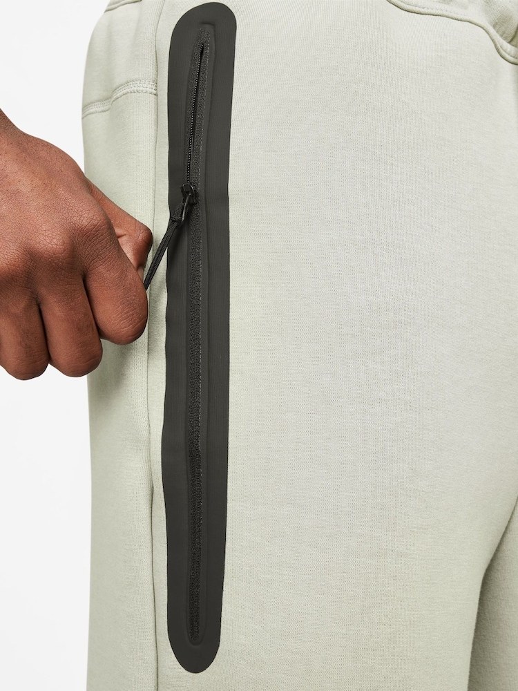 Nike Cream Tech Fleece Shorts - Image 10 of 10