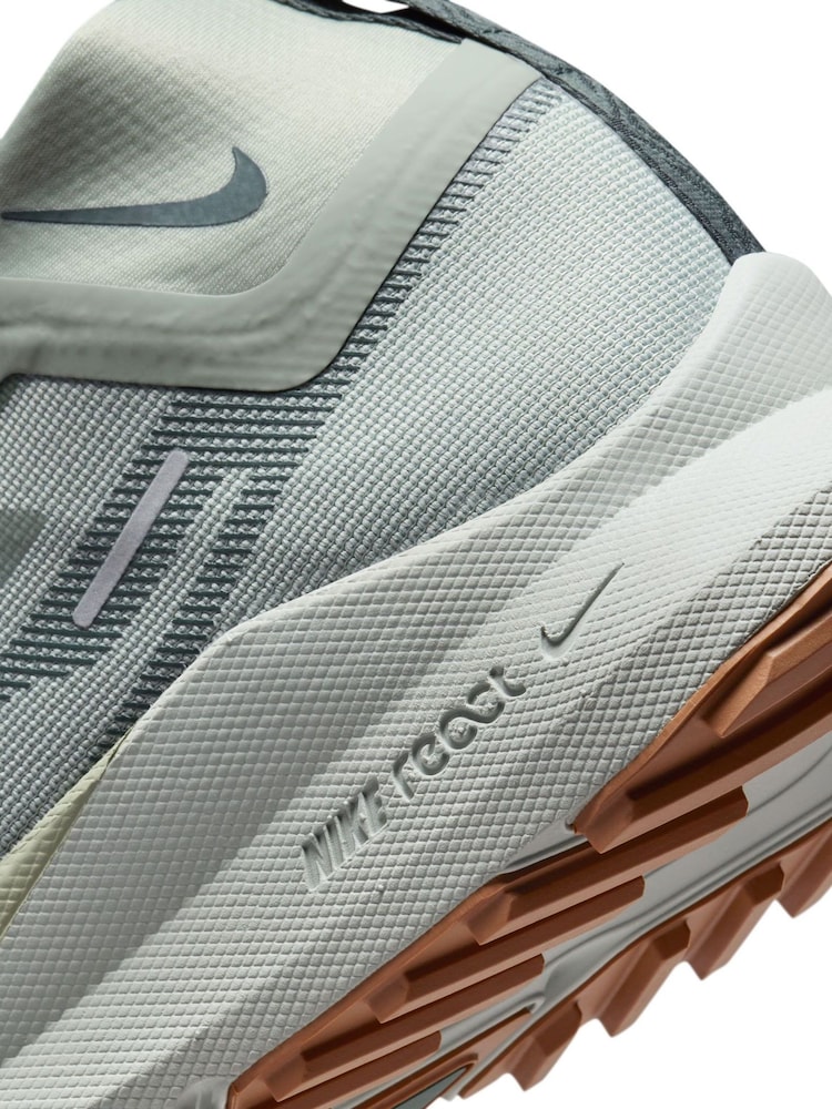 Nike Green React Pegasus Trail 4 Gore-Tex Running Trainers - Image 9 of 10