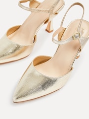 Dorado - Zapatos de tacón de corte ancho con parte trasera abierta y tira en el tobillo de Linzi - Imagen 5 de 5
