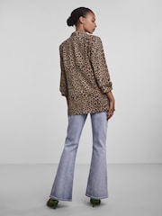 PIECES Animal Leopard Print Relaxed Ruched Sleeve Workwear 100% Cotton Blazer - Image 2 of 4