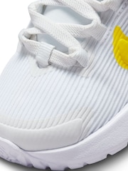 Nike White/Yellow Infant Star Runner 4 Trainers - Image 9 of 9