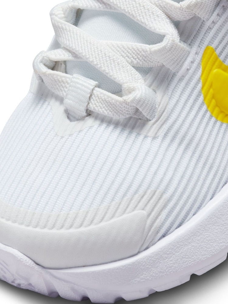 Nike White/Yellow Infant Star Runner 4 Trainers - Image 9 of 9