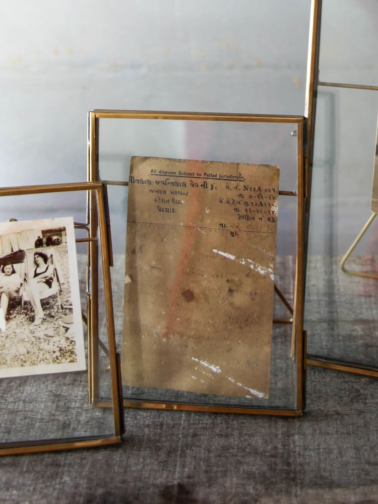 Nkuku Antique Brass Danta Antique Photo Frame - Image 1 of 2