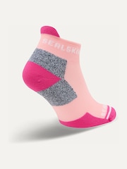 Rosa claro - SEALSKINZ Pedham Calcetines tobilleros antiampollas para correr - Imagen 2 de 2