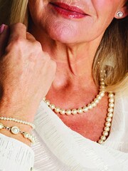 Jon Richard White Necklace with Oval Clasp - Image 2 of 2