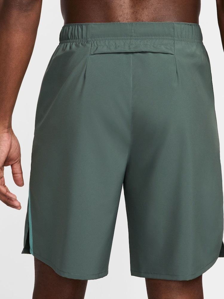 vert foncé - 9 Inch - Nike Dri-FIT Challenger Shorts de running non doublé - Image 3 of 9