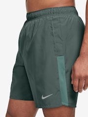 Nike Green Challenger Dri-FIT 7 inch 2-in-1 Running Shorts - Image 3 of 9