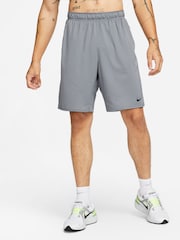 Grå - Nike Totality Dri-FIT 9 tommer alsidige unforede shorts - Image 1 of 7