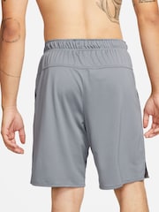 Grå - Nike Totality Dri-FIT 9 tommer alsidige unforede shorts - Image 2 of 7
