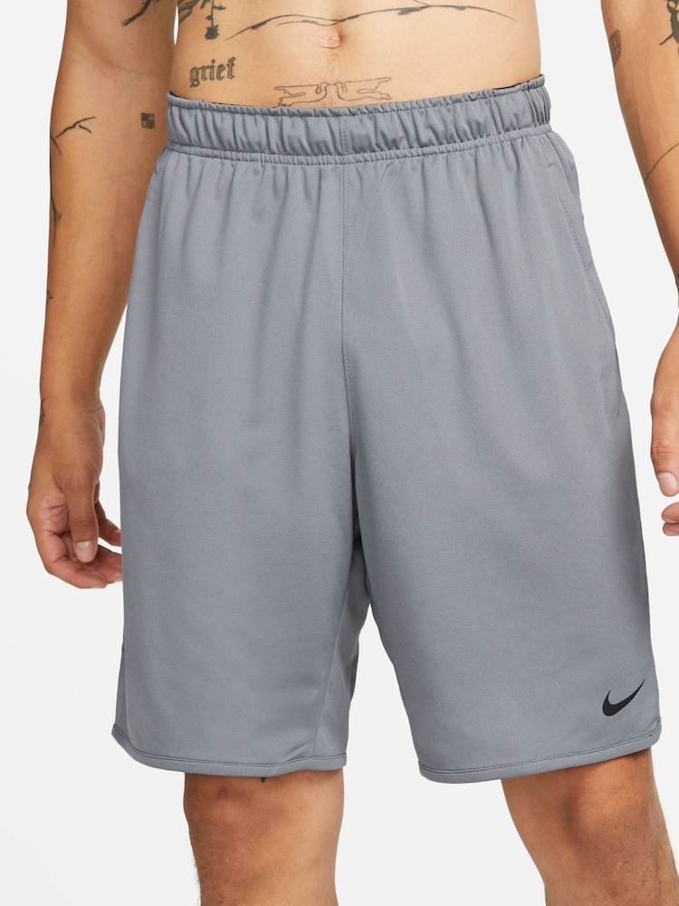 Grå - Nike Totality Dri-FIT 9 tommer alsidige unforede shorts - Image 3 of 7