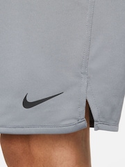 Grå - Nike Totality Dri-FIT 9 tommer alsidige unforede shorts - Image 4 of 7