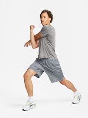 Grå - Nike Totality Dri-FIT 9 tommer alsidige unforede shorts - Image 7 of 7