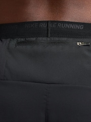 Negro/gris - Pantalones cortos para correr Dri-FIT Stride de 5 pulgadas de Nike - Imagen 12 de 13
