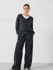 Hush Elle Superweiches Sweat-Top mit V-Ausschnitt - Bild 3 von 5