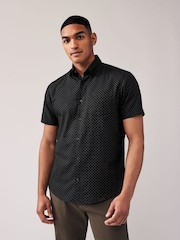 Black/Gold Geometric Easy Iron Button Down Short Sleeve Oxford Shirt - Image 1 of 7