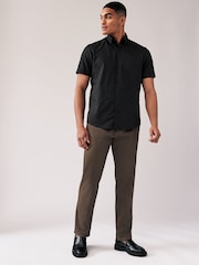 Black/Gold Geometric Easy Iron Button Down Short Sleeve Oxford Shirt - Image 2 of 7