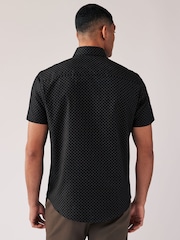 Black/Gold Geometric Easy Iron Button Down Short Sleeve Oxford Shirt - Image 3 of 7