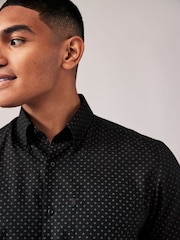 Black/Gold Geometric Easy Iron Button Down Short Sleeve Oxford Shirt - Image 4 of 7