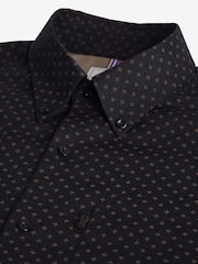Black/Gold Geometric Easy Iron Button Down Short Sleeve Oxford Shirt - Image 7 of 7