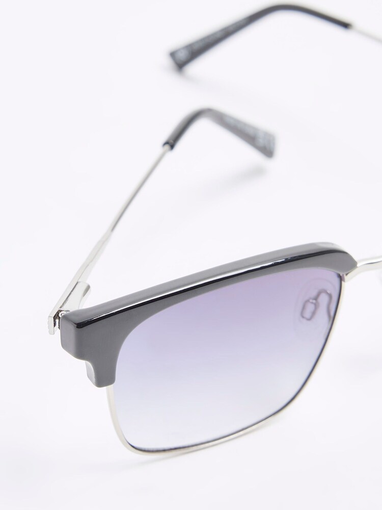 River Island Black Sunglasses - Image 4 of 4 River Island Black Sunglasses - Image 4 of 4