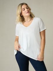 Camiseta larga con cuello de pico flameado de algodón 100% de Live Unlimited Curve - Imagen 1 de 5