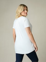 Camiseta larga con cuello de pico flameado de algodón 100% de Live Unlimited Curve - Imagen 2 de 5