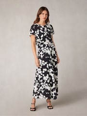Ro&Zo Black Petite Harper Mono Floral Print Flutter Sleeve Midaxi Dress - Image 3 of 7