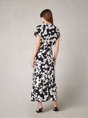 Ro&Zo Black Petite Harper Mono Floral Print Flutter Sleeve Midaxi Dress - Image 5 of 7