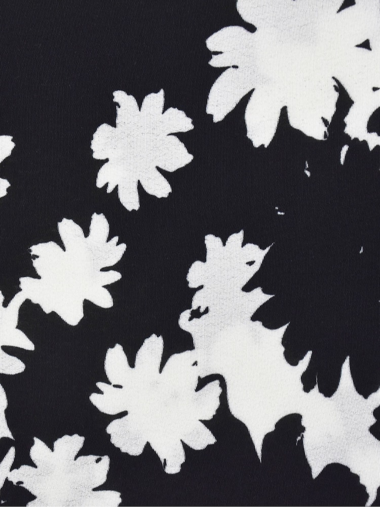 Ro&Zo Black Petite Harper Mono Floral Print Flutter Sleeve Midaxi Dress - Image 7 of 7