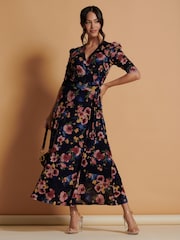 Jolie Moi Qaliyah Maxi-Wickelkleid aus Netzstoff - Bild 1 von 6