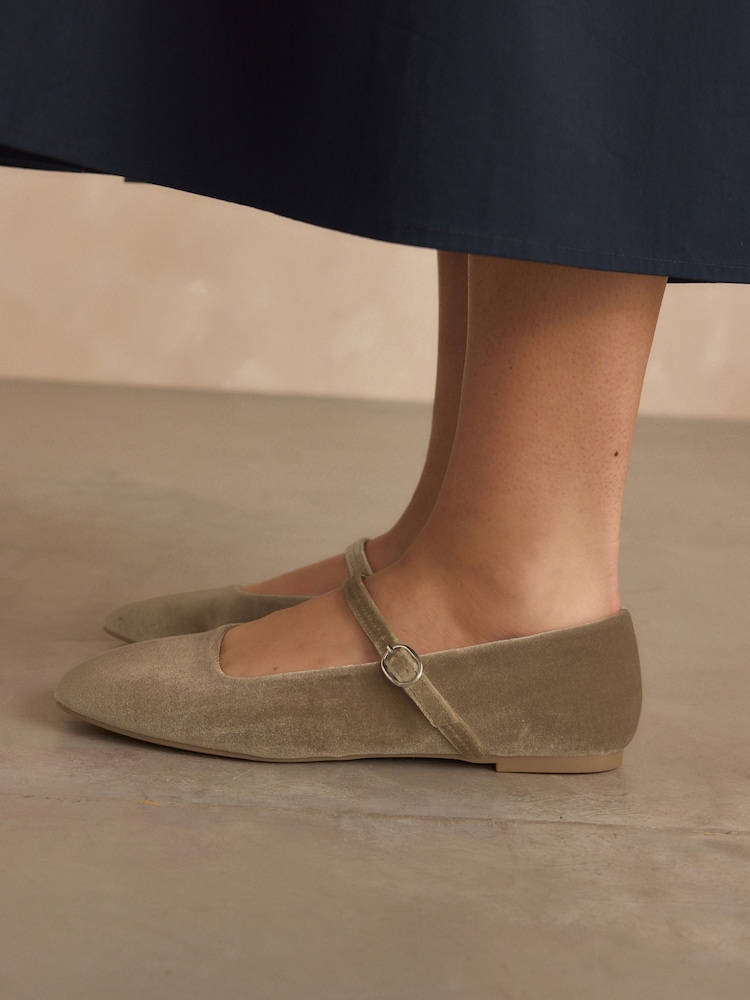 Green Velvet Standard/Wide Fit Forever Comfort® Square Toe Mary Jane Shoes - Image 1 of 8