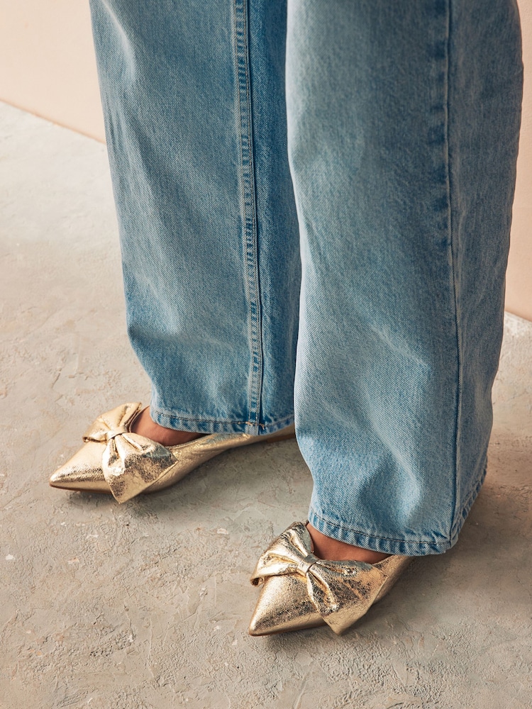 Gold - Forever Comfort® Spitze Ballerinas mit Schleife - Image 1 of 7