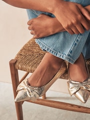 Gold - Forever Comfort® Spitze Ballerinas mit Schleife - Image 2 of 7