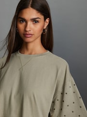Khaki Grün mit Sternen - 100% Cotton Short Sleeve Washed Embellished Sparkle T-Shirt - Bild 4 von 6