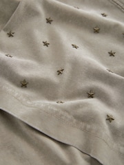 Khaki Grün mit Sternen - 100% Cotton Short Sleeve Washed Embellished Sparkle T-Shirt - Bild 6 von 6