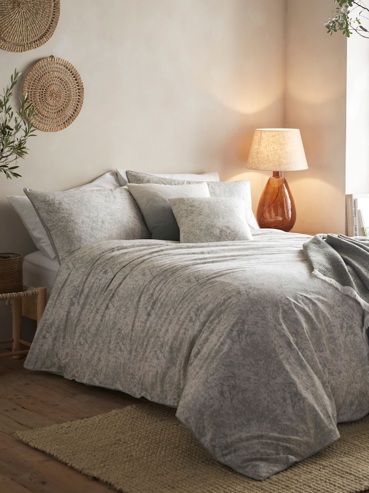 Clarke & Clarke Green Metis Duvet Set - Image 2 of 5