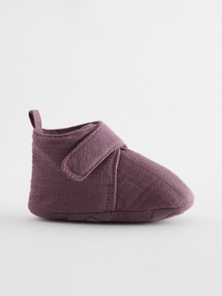 Mauve vijolična - Muslin Wrap Baby Boots (0-2mths) - Slika 2 iz 5 Mauve vijolična - Muslin Wrap Baby Boots (0-2mths) - Slika 2 iz 5
