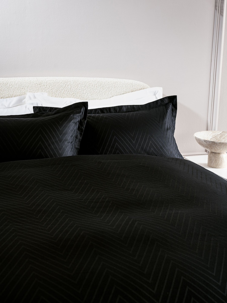 Black 200TC 100% Cotton Hotel Jacquard Duvet Cover and Pillowcase Set - Image 5 of 5