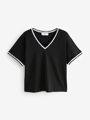 Schwarz - Geripptes T-Shirt mit Zierstreifen und V-Ausschnitt - Bild 6 von 7