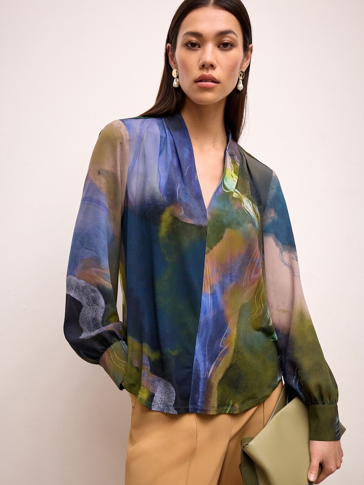 Marineblau/Aquarellmuster - Langärmelige Bluse mit V-Ausschnitt und Bündchen - Bild 1 von 6