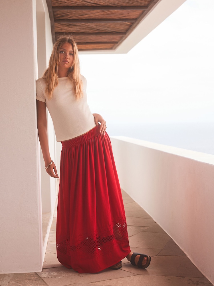 Röd - Virkad snitt Maxi Kjolar - Bild 1 av 1 Röd - Virkad snitt Maxi Kjolar - Bild 1 av 1