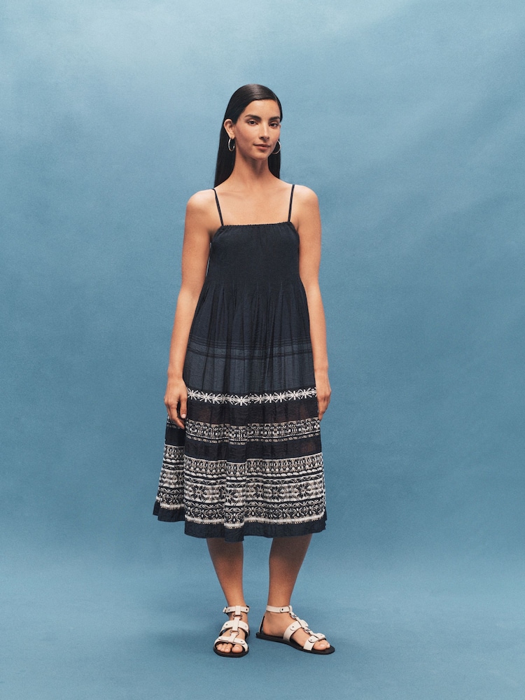 Marineblau - Besticktes, gestuftes Sommer-Midikleid - Bild 1 von 6