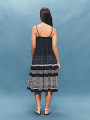 Marineblau - Besticktes, gestuftes Sommer-Midikleid - Bild 3 von 6